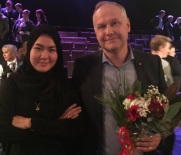 Fatemeh Khavari, den blivande statsministern med Jonas Sjöstedt (V)